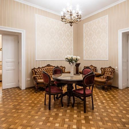 3 Bedrooms Royal Italian Style In An Austrian Building, Parking, Balcony 리비프 외부 사진