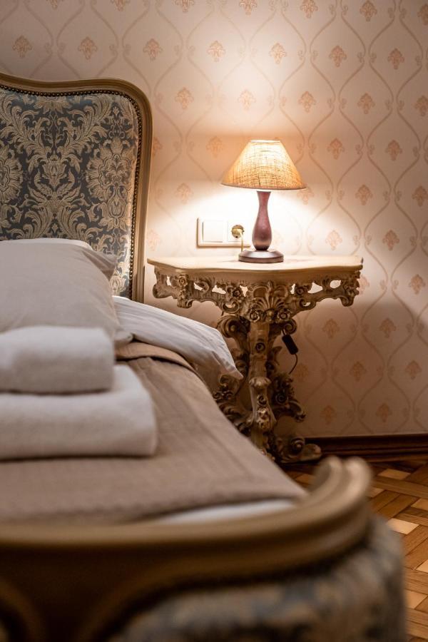 3 Bedrooms Royal Italian Style In An Austrian Building, Parking, Balcony 리비프 외부 사진