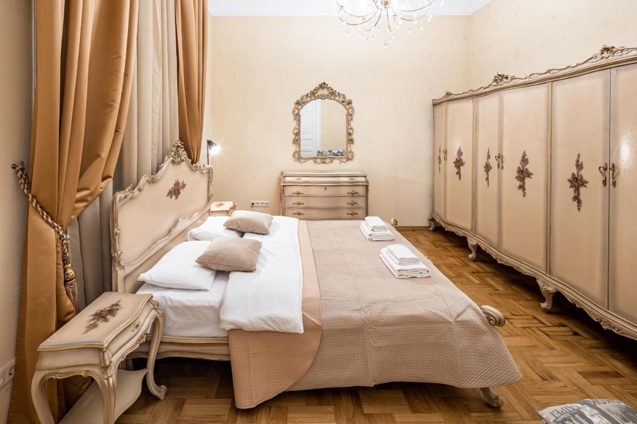 3 Bedrooms Royal Italian Style In An Austrian Building, Parking, Balcony 리비프 외부 사진