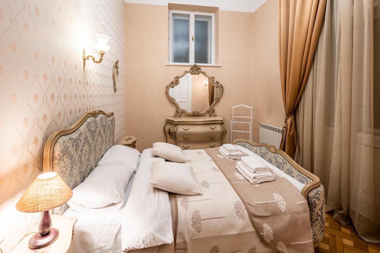 3 Bedrooms Royal Italian Style In An Austrian Building, Parking, Balcony 리비프 외부 사진