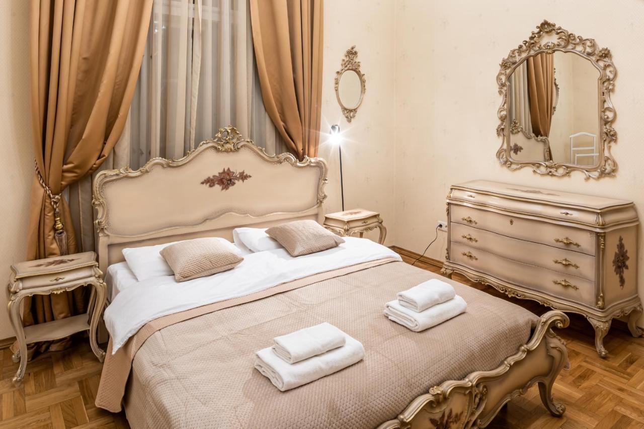 3 Bedrooms Royal Italian Style In An Austrian Building, Parking, Balcony 리비프 외부 사진