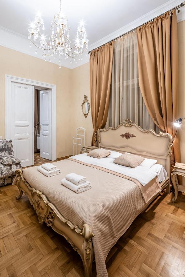 3 Bedrooms Royal Italian Style In An Austrian Building, Parking, Balcony 리비프 외부 사진