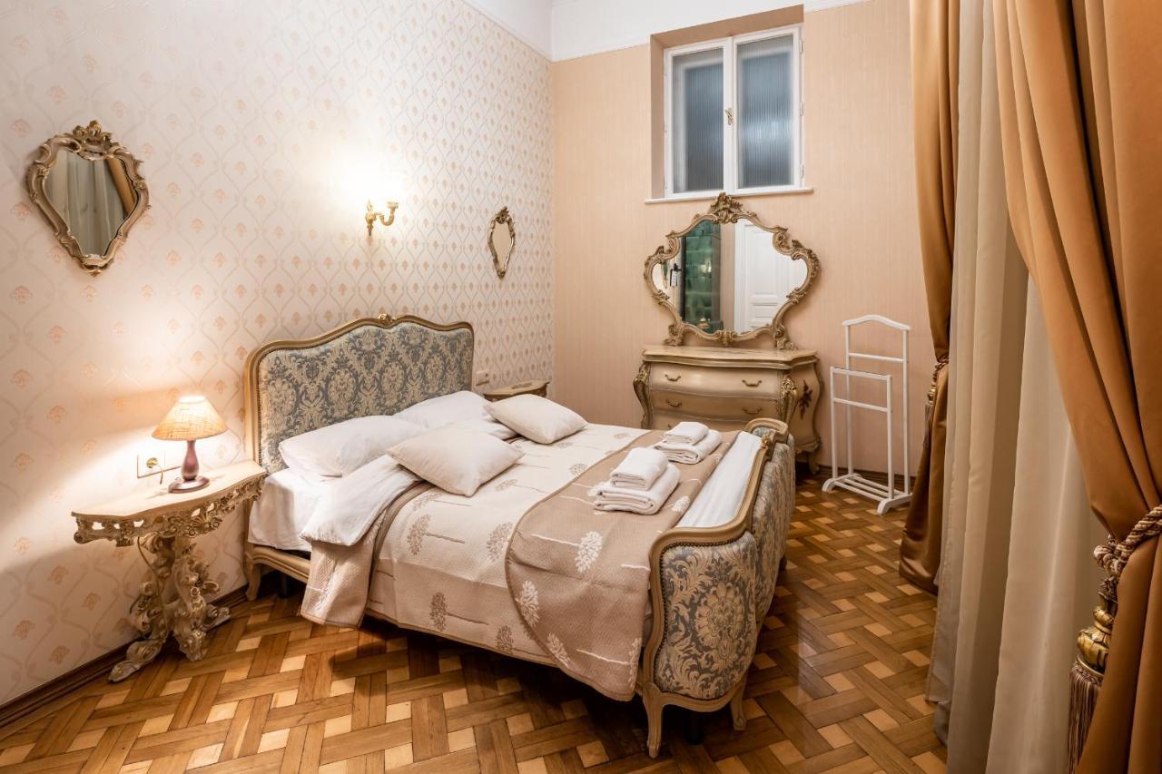 3 Bedrooms Royal Italian Style In An Austrian Building, Parking, Balcony 리비프 외부 사진