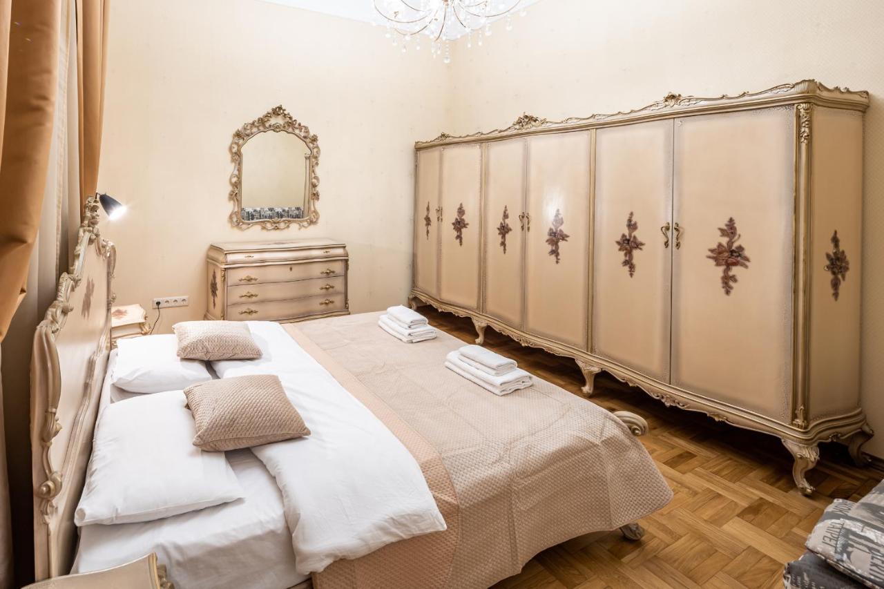 3 Bedrooms Royal Italian Style In An Austrian Building, Parking, Balcony 리비프 외부 사진
