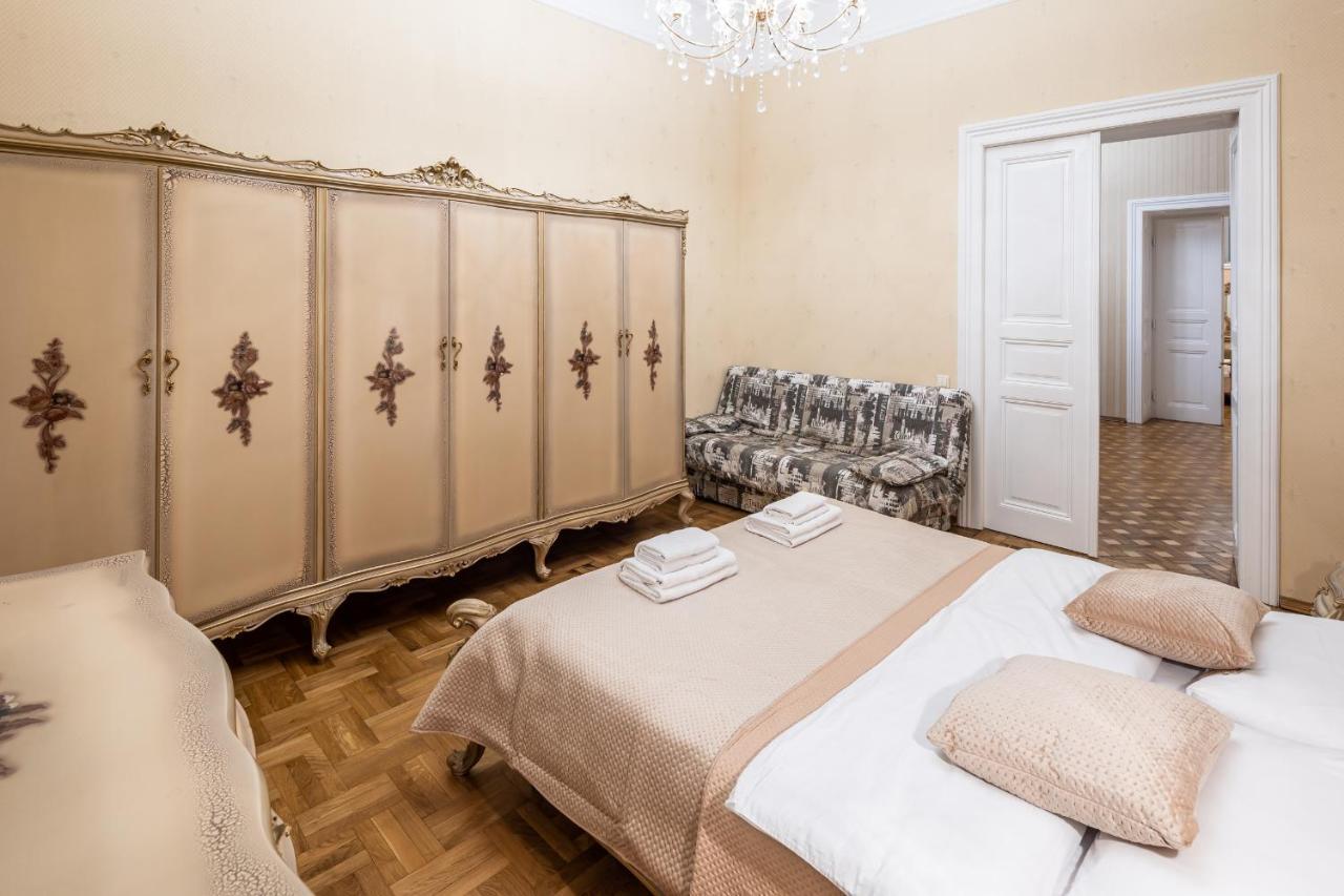 3 Bedrooms Royal Italian Style In An Austrian Building, Parking, Balcony 리비프 외부 사진
