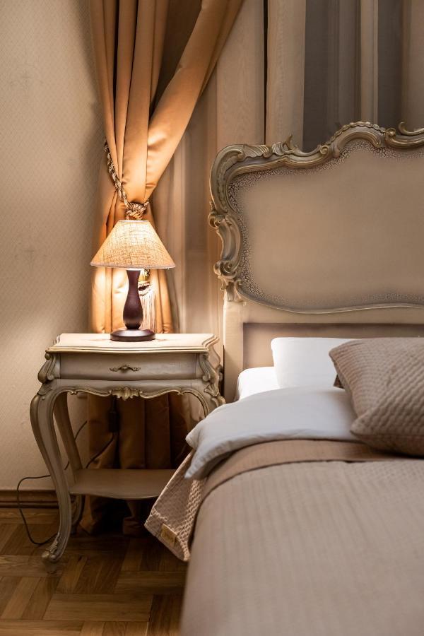 3 Bedrooms Royal Italian Style In An Austrian Building, Parking, Balcony 리비프 외부 사진