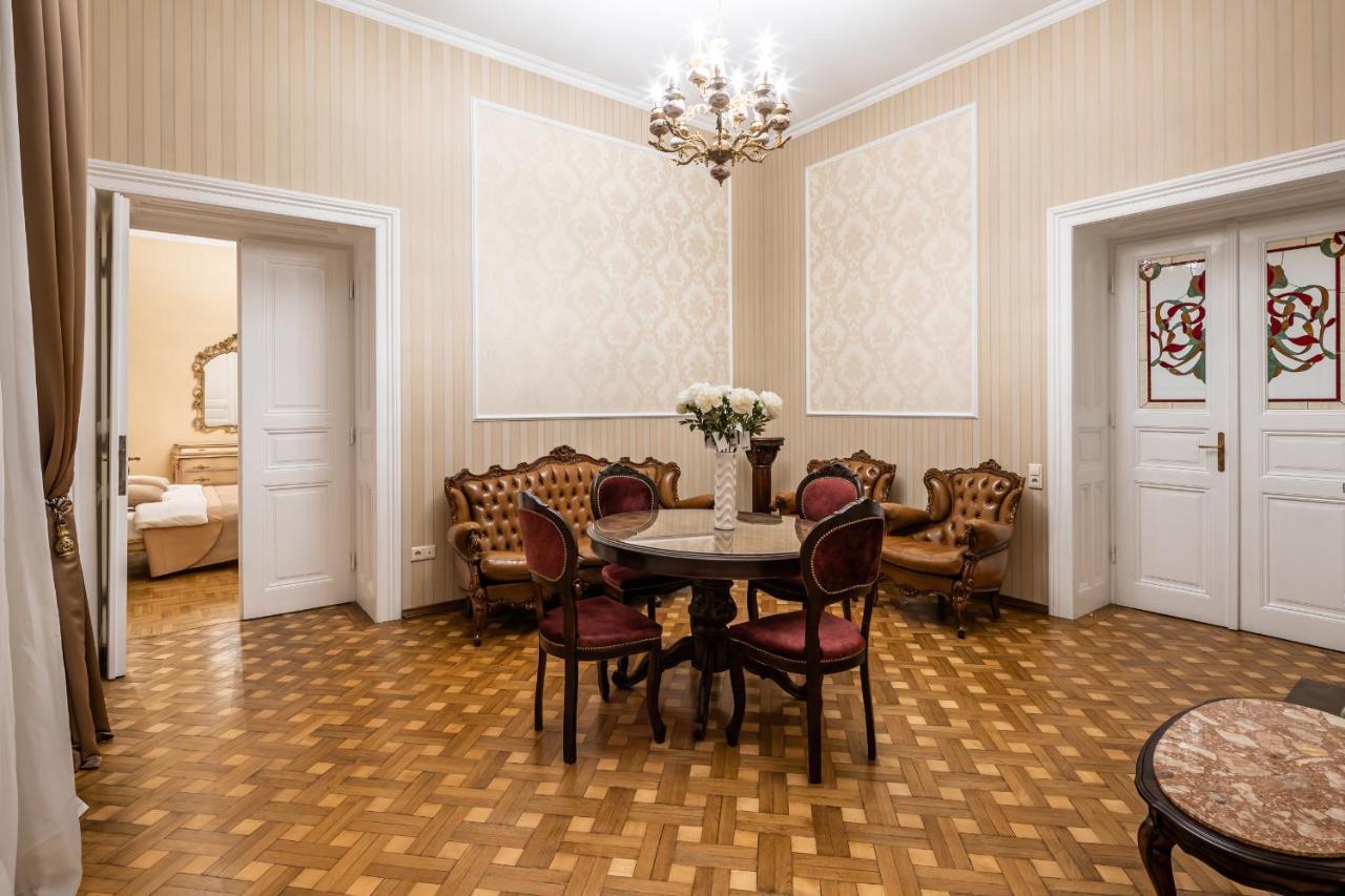 3 Bedrooms Royal Italian Style In An Austrian Building, Parking, Balcony 리비프 외부 사진