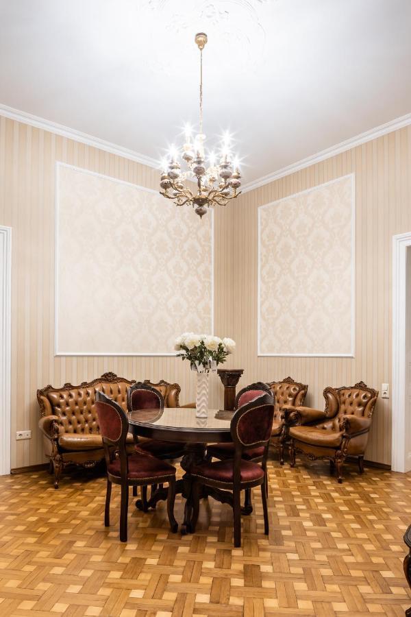 3 Bedrooms Royal Italian Style In An Austrian Building, Parking, Balcony 리비프 외부 사진