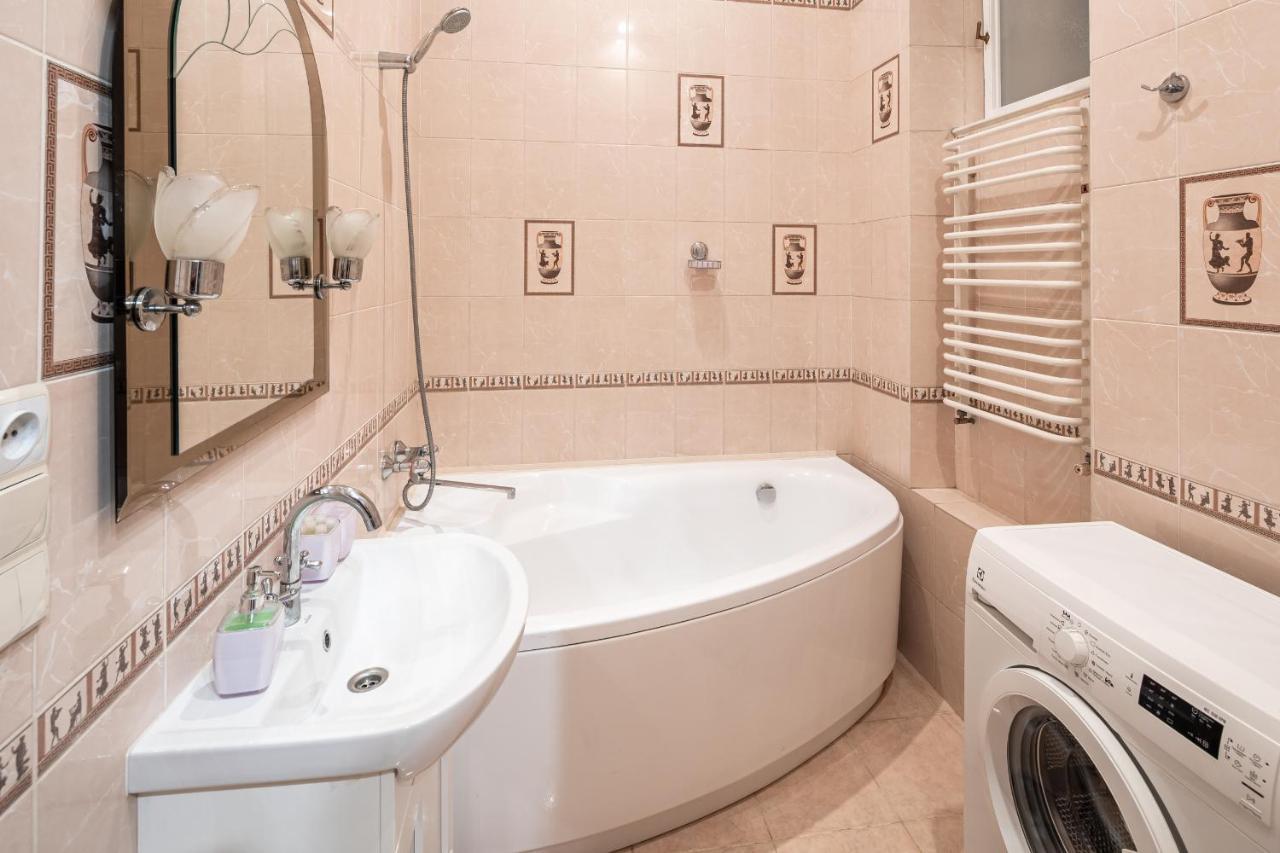 3 Bedrooms Royal Italian Style In An Austrian Building, Parking, Balcony 리비프 외부 사진