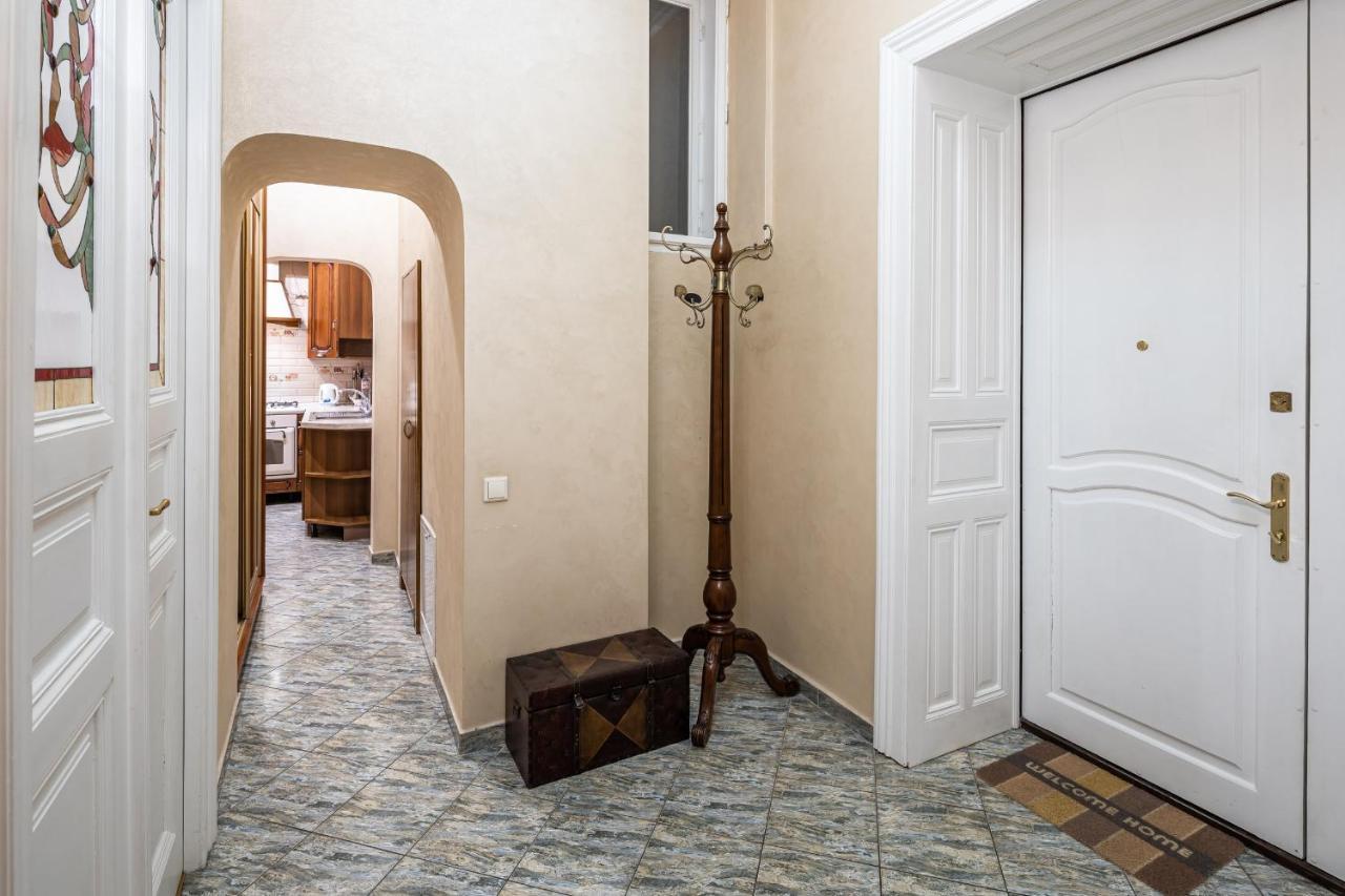 3 Bedrooms Royal Italian Style In An Austrian Building, Parking, Balcony 리비프 외부 사진