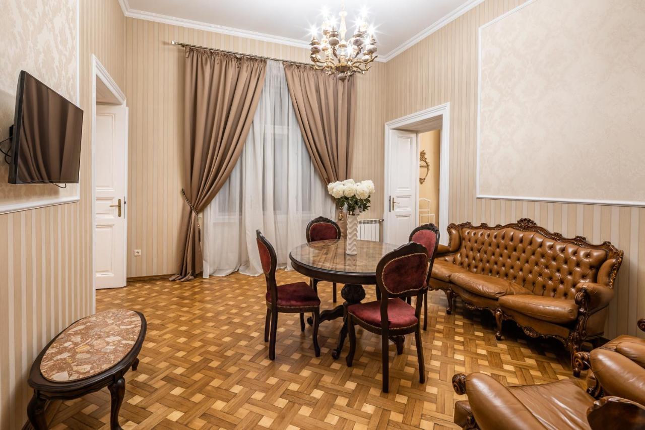 3 Bedrooms Royal Italian Style In An Austrian Building, Parking, Balcony 리비프 외부 사진